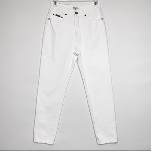 White Vintage 90s NY Line Mom Highwaisted Jeans